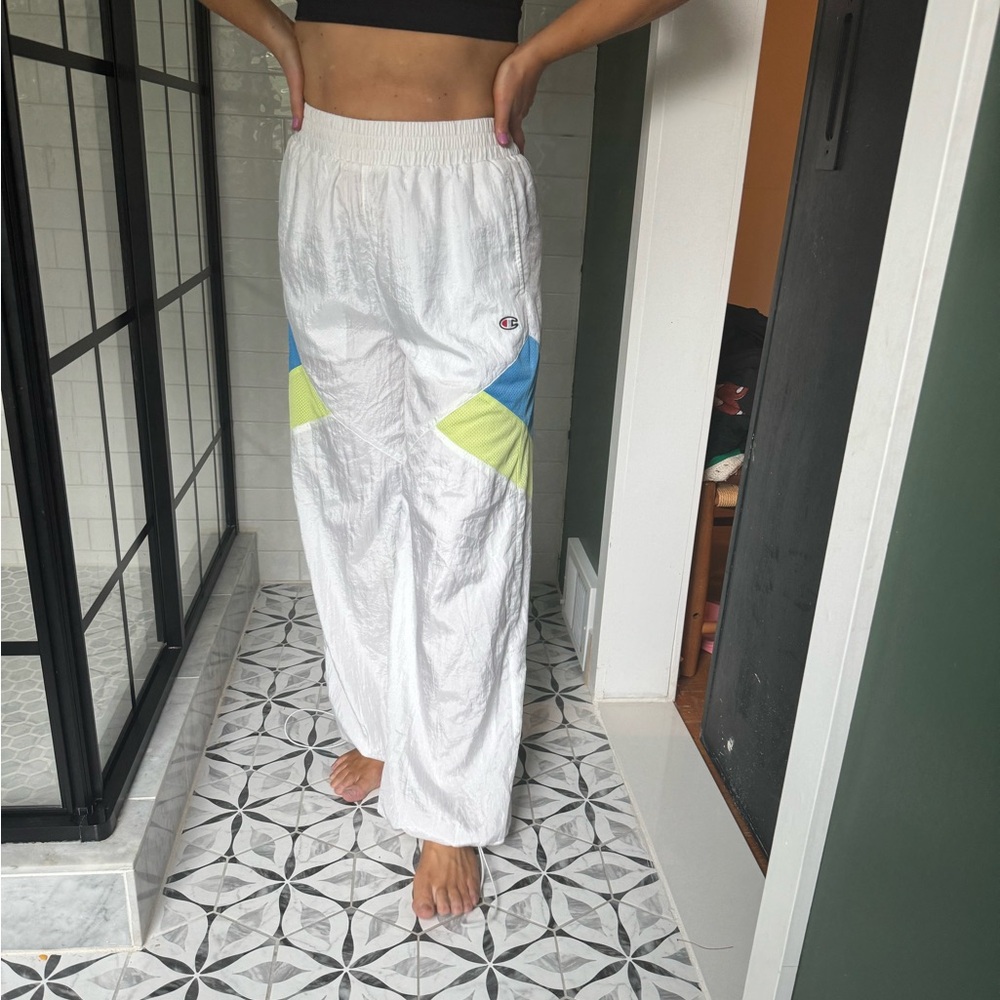 Champion y2k medium pants. Great for festival summer concerts. Flattering